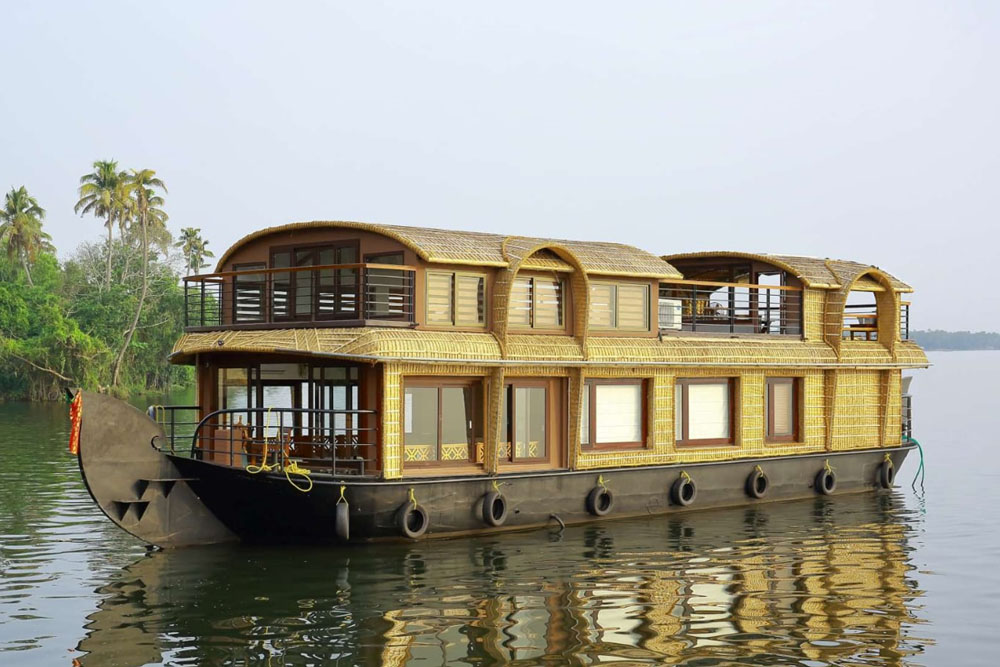 luxury kerala backwater cruises