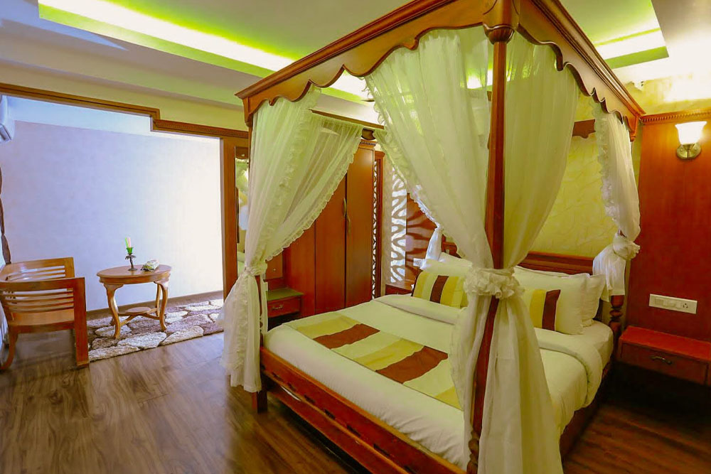 Premium Kerala Houseboat